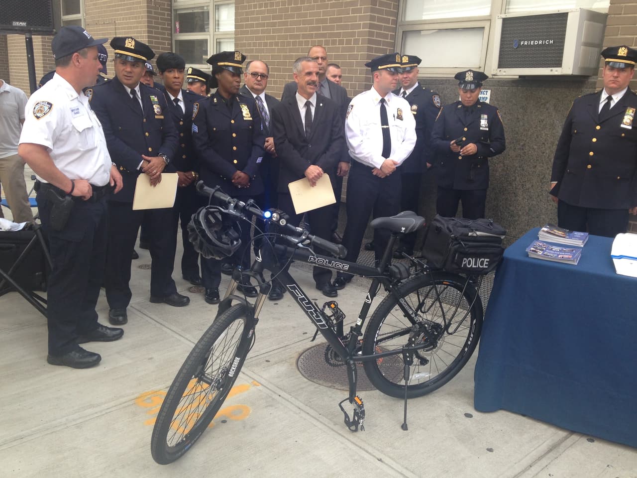 El NYPD cuenta con 400 nuevas bicicletas reforzadas.