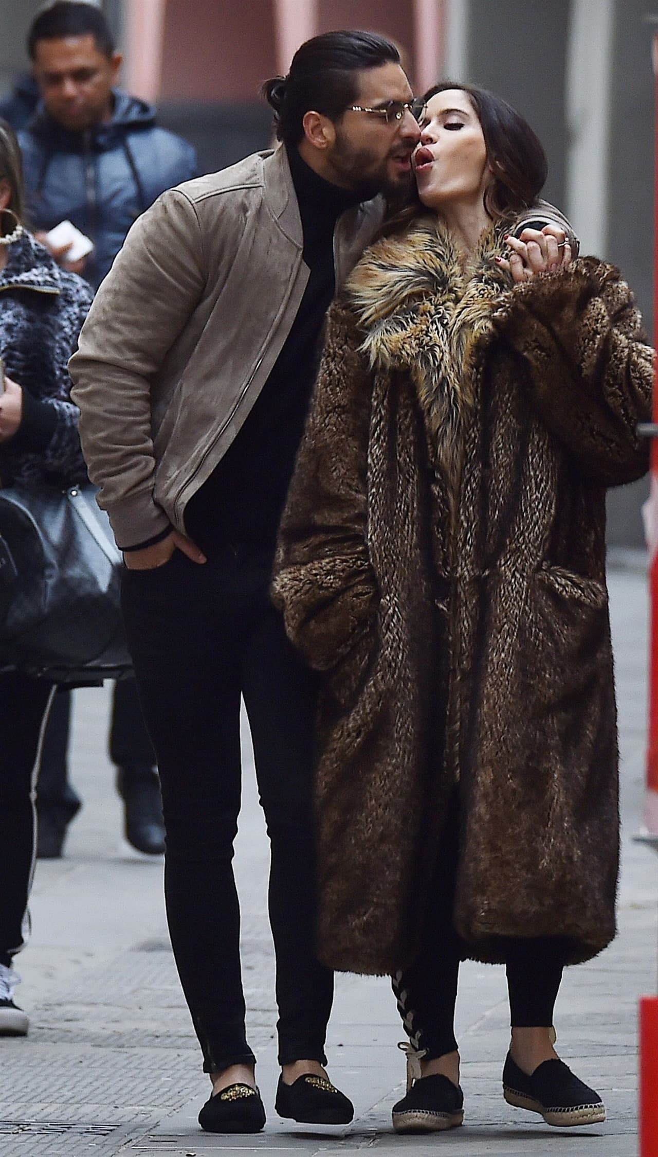 Es la primera vez que fuera de un escenario Maluma luce tan apasionado. ¿Cuántas quisieran ser Natalia?