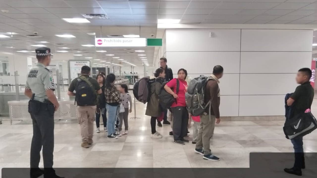 Un grupo de migrantes descubierto en el aeropuerto de Hermosillo.