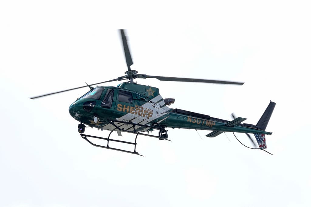 El helicóptero de la Policía de Maimi-Dade sobrevoló la escena del suceso.