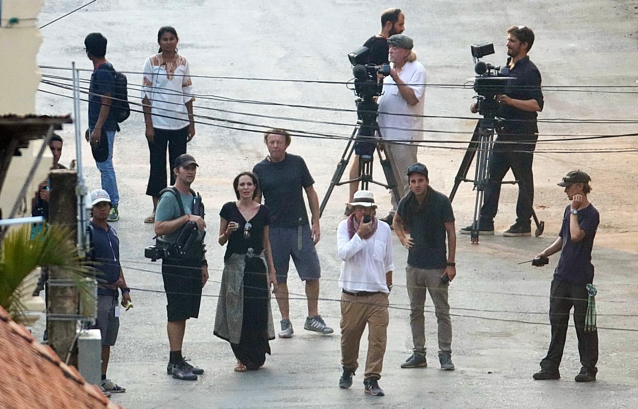 Jolie filmando 'First They Killed My Father' en la ciudad.