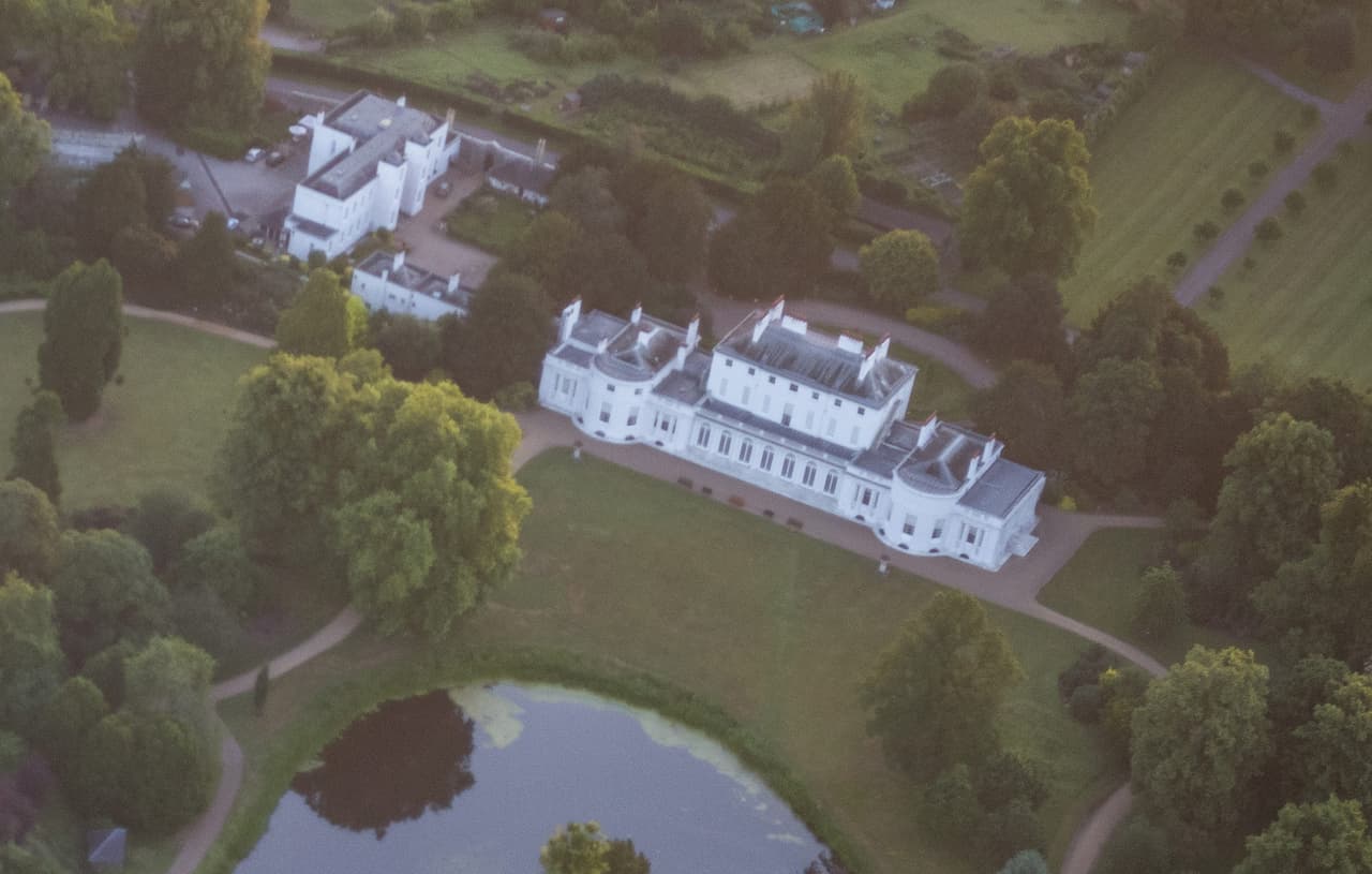 "Consideramos que la seguridad nacional podría verse comprometida si se otorga acceso público a los planes, otros dibujos y documentos relacionados con este proyecto, ya sea en las oficinas del consejo o en el sitio web del consejo donde se pueden ver y copiar", explica la citada carta.