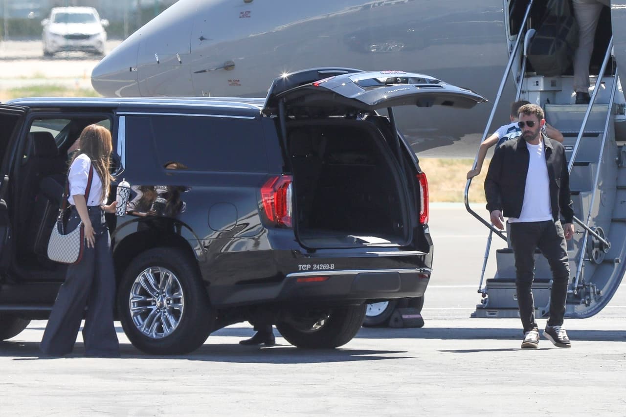 La cantante está en esa ciudad desde el pasado sábado 13 de agosto a donde 
<b><a href="https://www.univision.com/famosos/hijos-de-ben-affleck-y-jennifer-garner-fotos" target="_blank">se trasladó con Ben Affleck y los hijos</a></b> de ambos. 
<br>