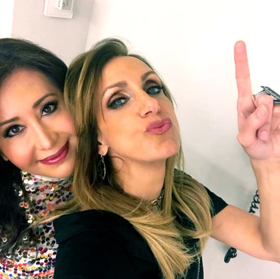 Con su amiga la periodista Jessica Maldonado que llegó a Miami por sorpresa.