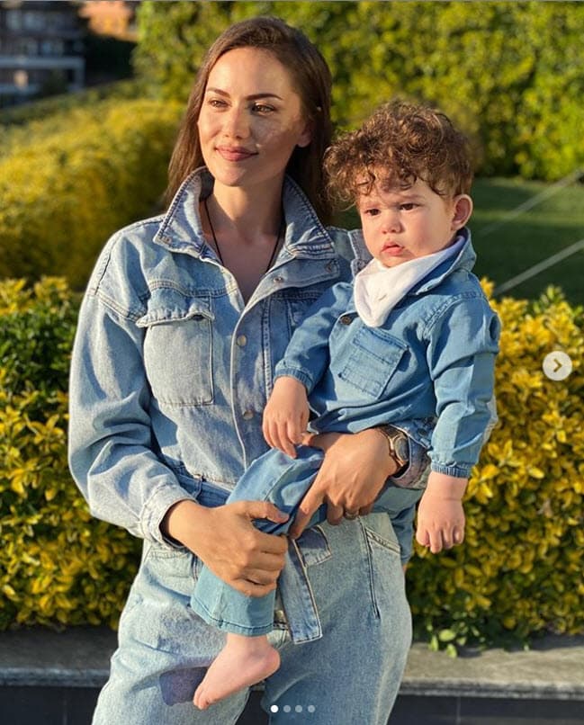 <b><a href="https://www.univision.com/famosos/el-hijo-de-burak-ozcivit-protagonista-de-amor-eterno-celebra-su-primer-cumpleanos-y-su-mama-comparte-tierna-imagen-fotos" target="_blank">Karan cumplió su primer año de vida</a></b> el pasado 14 de abril.