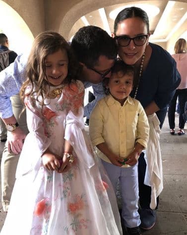 "
<b>Sí nos ha cruzado por la mente</b>, antes de tener hijos siempre pensamos 'después de tener nuestros hijos adoptar no estaría mal', lo que pasa es que ahorita como están los tiempos sí dices ¡ah caray!", confesó en el show 
<a href="https://www.youtube.com/watch?v=ZaDtC9qJ4Fs" target="_blank">'Sale el sol'.</a>
<br>