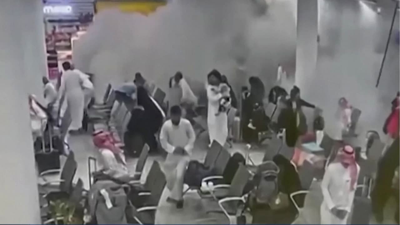 Imágenes muestran tres ataques en aeropuertos de Arabia Saudita; hay al menos 3 muertos