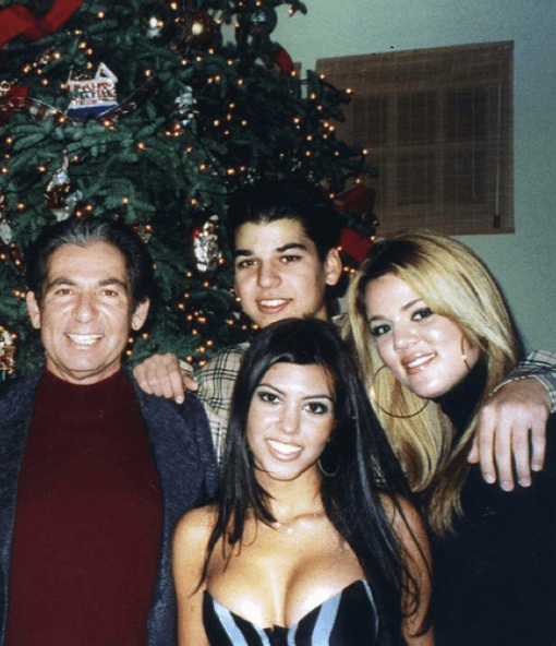 Khloé es la más chica de las hijas del fallecido abogado de origen armenio-americano, Robert Kardashian.