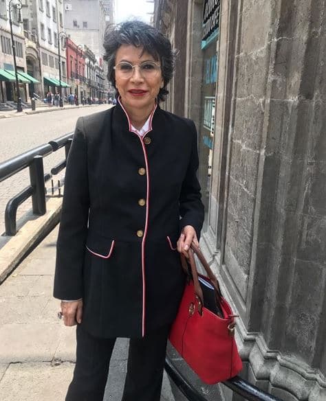 <a href="https://www.univision.com/entretenimiento/patricia-reyes-spindola-no-le-ve-futuro-como-actriz-a-la-nominada-al-oscar-yalitza-aparicio" target="_blank">Reyes Spíndola</a> continuó la defensa de su comentario al argumentar que ella se basó en una entrevista donde Yalitza reveló que ella ni siquiera iba al casting de la película 'Roma', sino que acompañó a otra persona. "Luego resulta que siempre sí se lo dieron. Y luego cuando le preguntan '¿qué sentiste cuando te lo dieron?', su contestación, muy respetable de la señorita Aparicio fue: 'No tenía nada mejor qué hacer'".