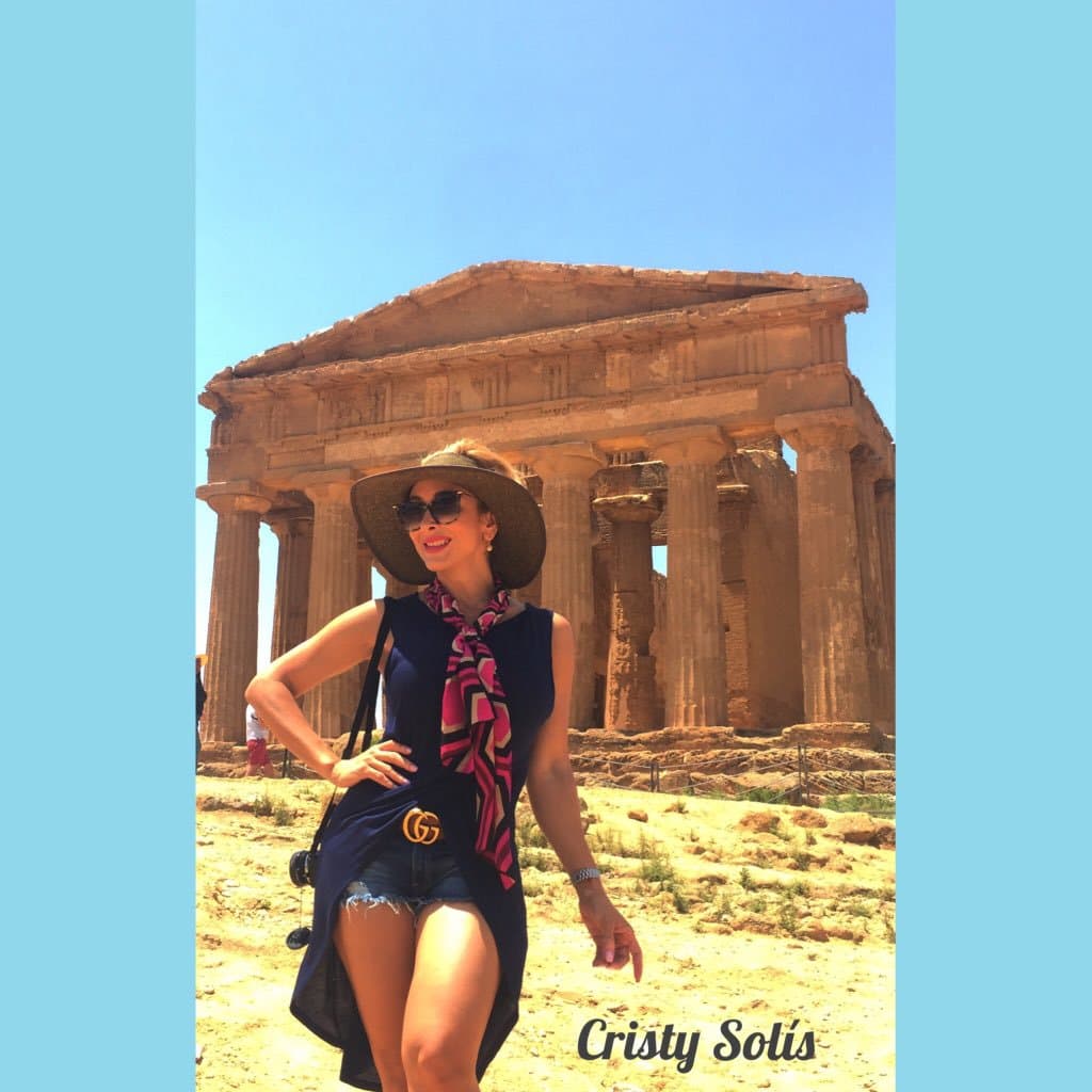 A través de sus redes sociales, "El Buki" mencionó: “Porque es algo muy importante para mí, esta canción se la escribí a mi esposa en nuestro 19 aniversario de casados”.