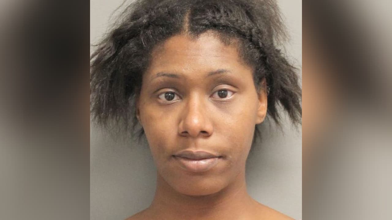 Las autoridades indicaron que Kachandra Robinson enfrenta cargos por posesión de una sustancia controlada, después que presuntamente hallaron éxtasis en su poder.