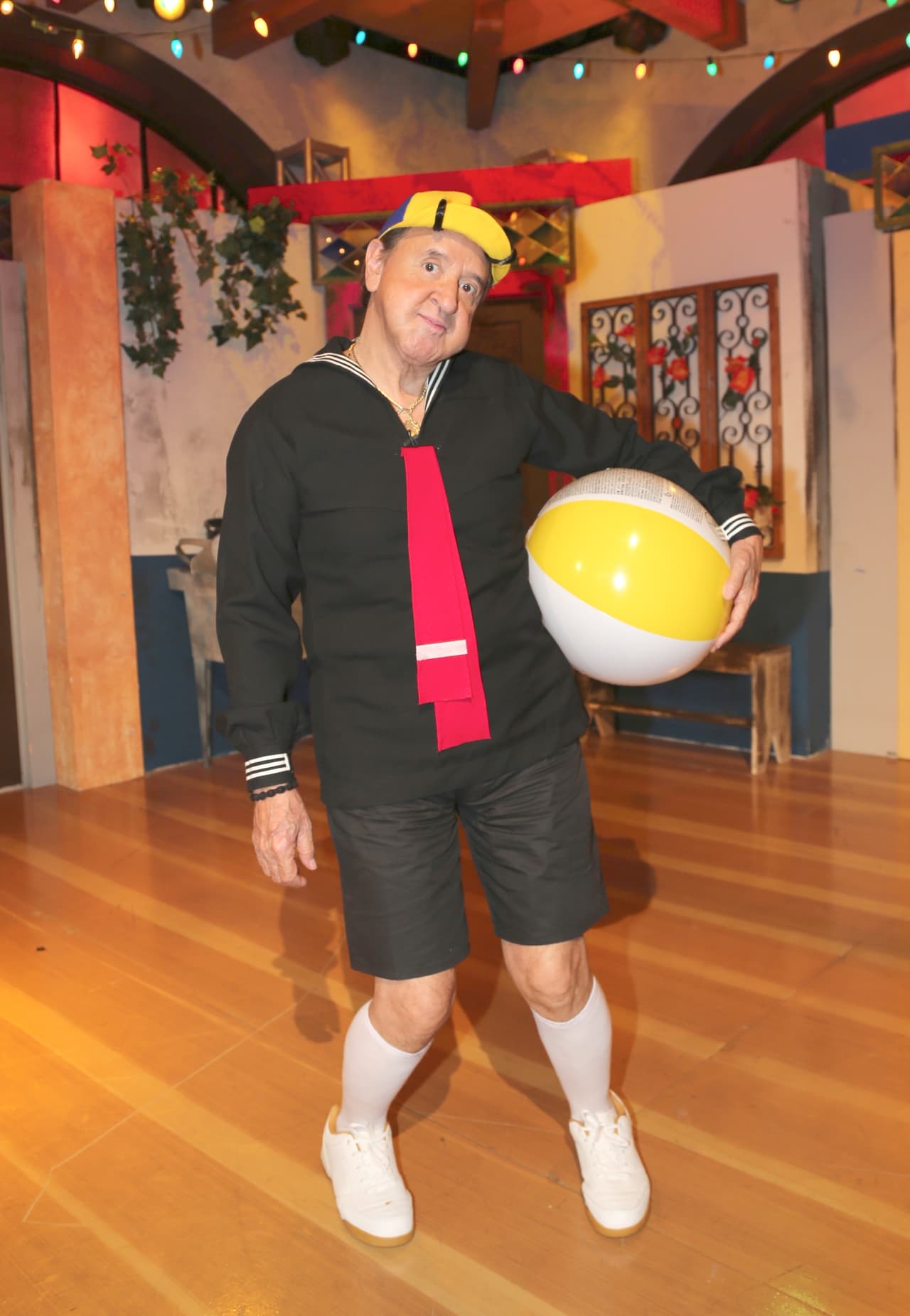 Confirmado: Carlos Villagrán seguirá interpretando a 'Kiko' 