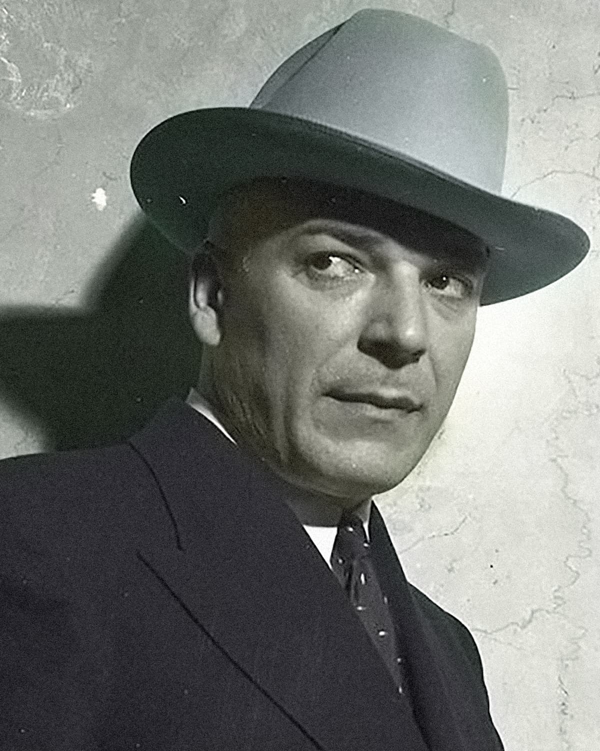 <b>Anthony Cornero.</b> Nació en Cuneo (Italia, 1899) y desde su llegada a los EEUU en los años 20 y hasta los 50 controló el contrabando y las apuestas ilegales en el sur de California y Nevada. Murió en 1955.