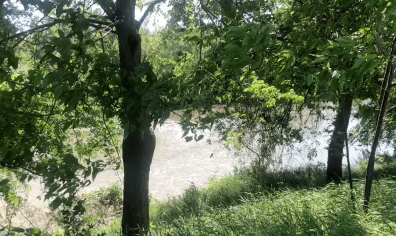 Autoridades recuperan dos cadáveres en lago donde desaparecieron nadadores en condado Travis