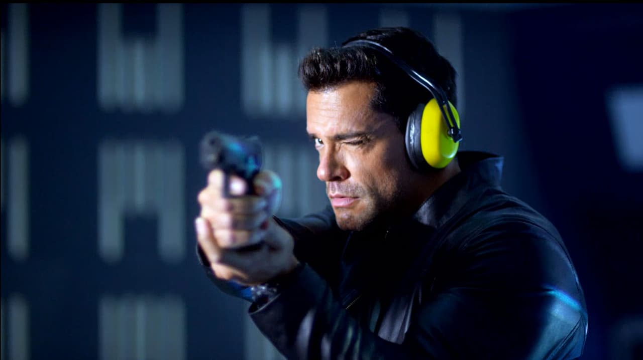 'Ricardo Alegría' es el nombre de este guapísimo personaje. Se tendrá que hacer pasar por maestro para atrapar a 'La Sombra', un peligroso criminal.