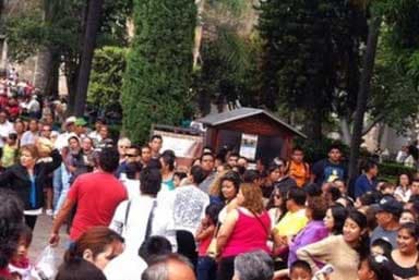 Gente de todas partes de la República Mexicana han viajado para darle el último adiós a Joan Sebastian.