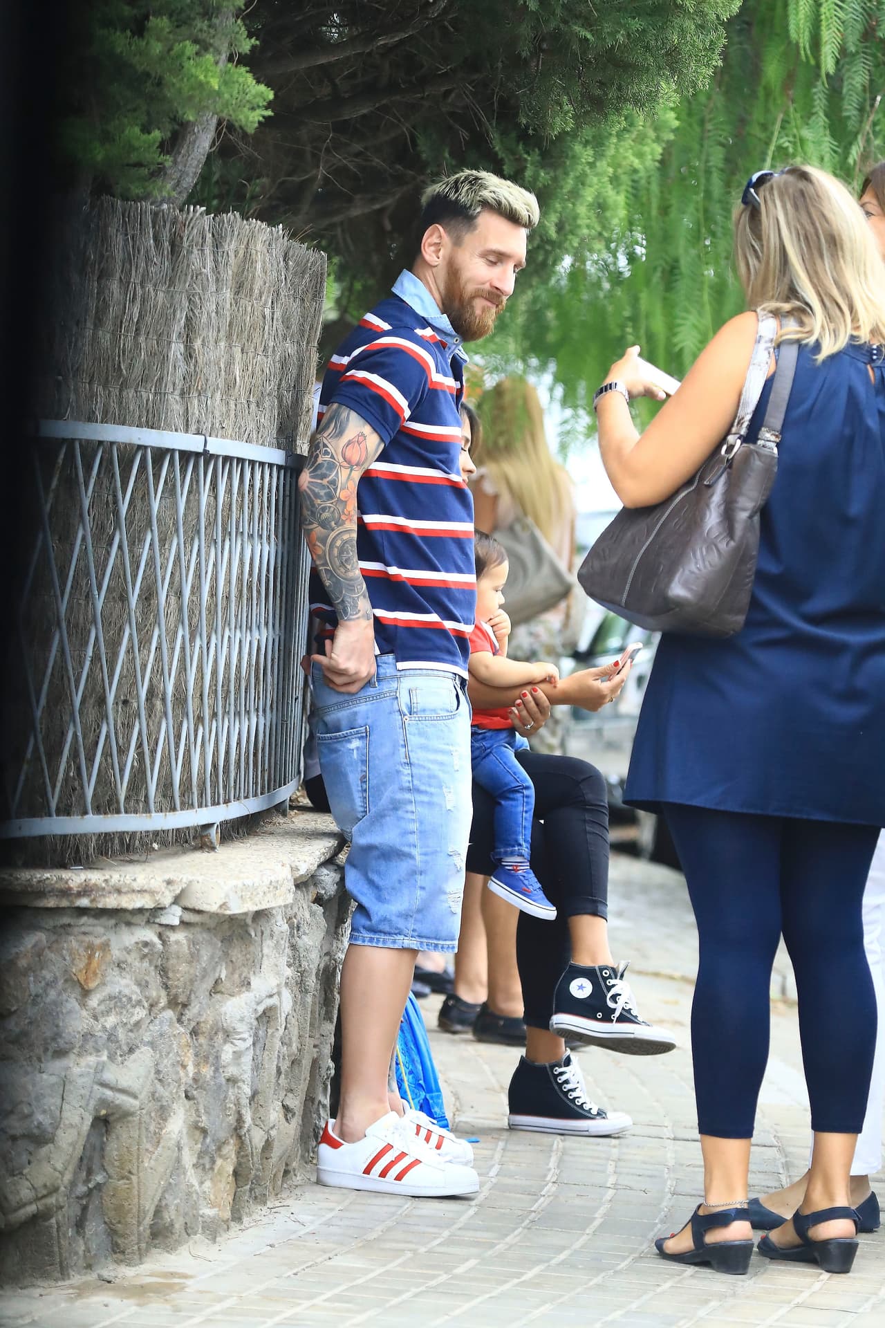 Estaba tan de buen humor que hasta atendió a sus fans.