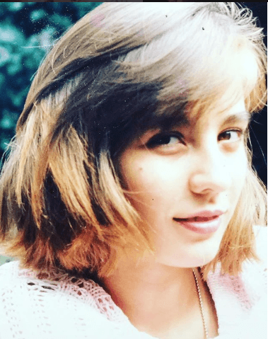 Estudió en el Centro de Educación Artística (CEA). Su debut en televisión fue en un programa de la XE-TU.