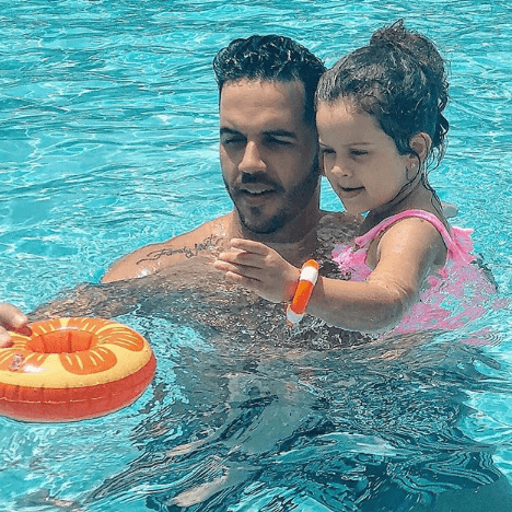 En múltiples ocasiones, Yisus le ha dedicado bellos mensajes en Instagram: "Solo te pido que a pesar de los errores que pueda cometer, nunca dejes de verme como tu héroe y tu primer amor".