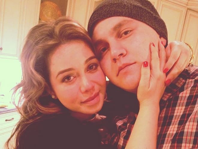 Michael Rivera, otro de los hijos de la diva, fue arrestado en 2010 por tener relaciones con una menor. AP reportó el joven fue sentenciado a tres años de libertad vigilada y al pago de una multa de $600 dólares. Además tuvo que usar un monitor electrónico por 90 días.