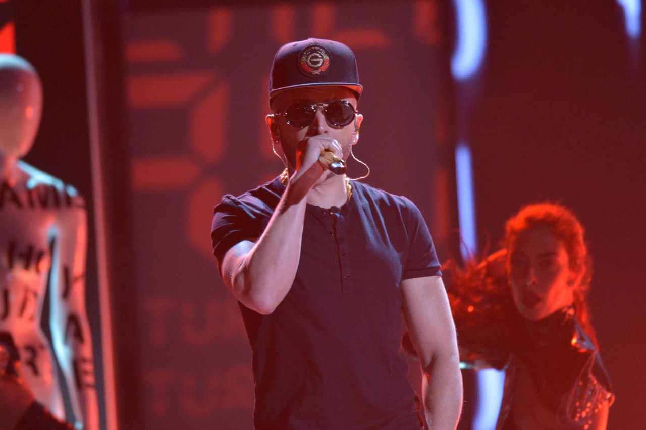 ¡Pura candela con el 'reggaeton' de Yandel! Este boricua hará que los sentidos de todas las chicas se alteren.