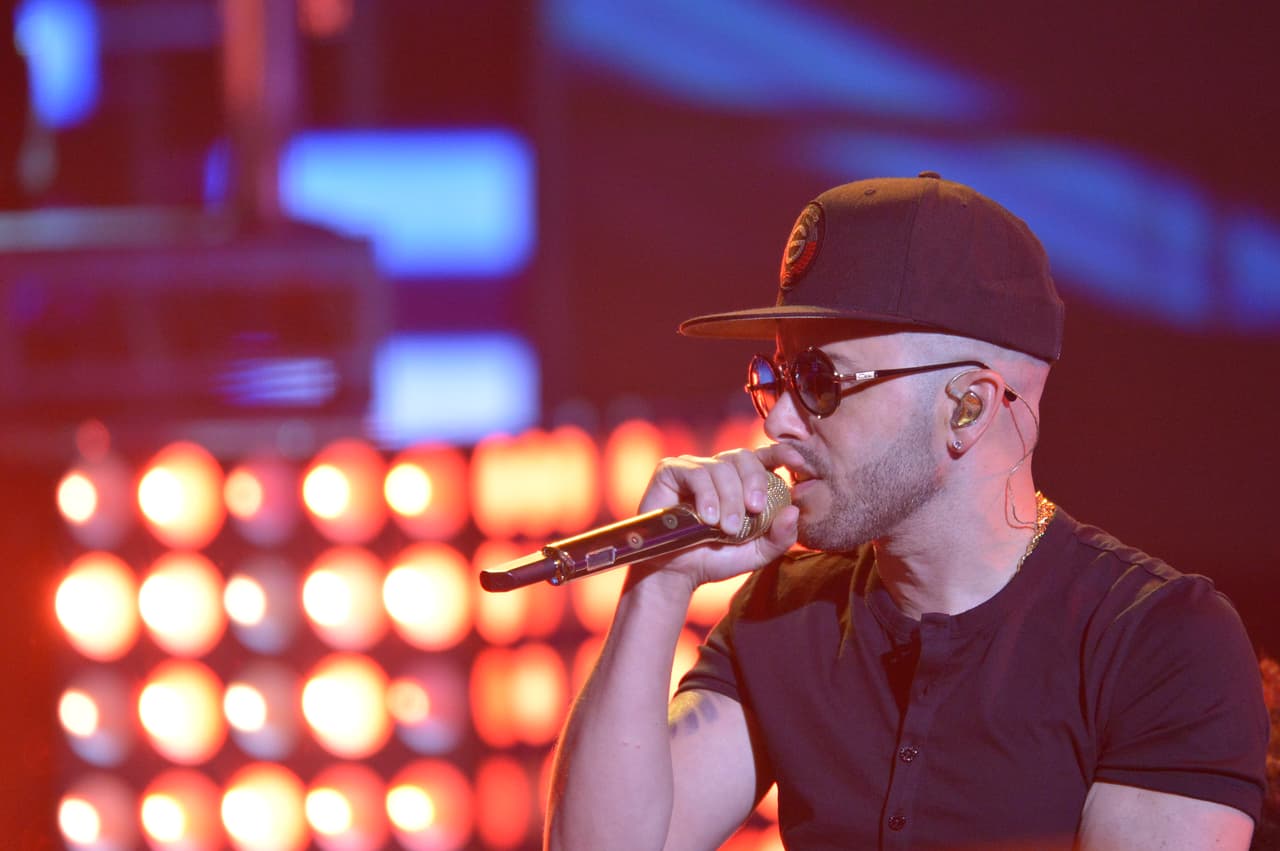 El escenario se calentó con la interpretación de Yandel. ¡Que vengan los bomberos!