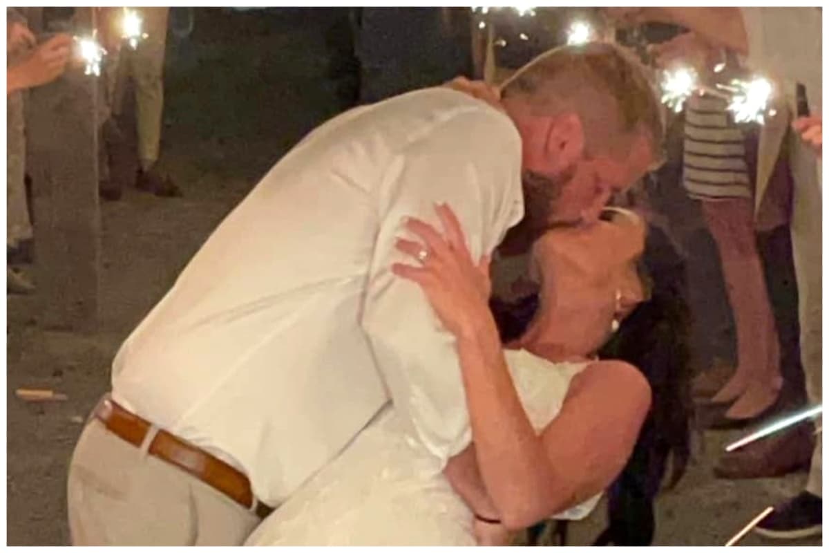 Folly Beach en Carolina del Sur fue el lugar que la pareja eligió para decir: "sí acepto". Habían disfrutado de su día y cuando ya se trasladaban al lugar donde pasarían su primera noche sufrieron un terrible accidente.