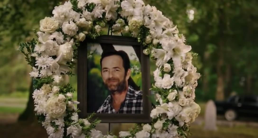 Fue así como los guionistas y creadores de ‘Riverdale’ decidieron que su personaje en la serie, Fred Andrews, muriese a causa de un accidente en el cual el responsable se dio a la fuga. Esta decisión afectaría principalmente a su hijo en el programa, Archie Andrews.