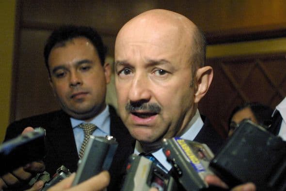 Aunque no confirmó ni desmintió la presunta infidelidad, aseguró que Carlos Salinas de Gortari cumplía como esposo y padre.
<br>