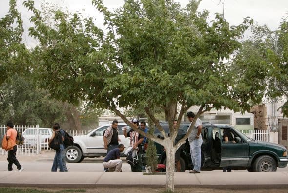 Ante la situación que viven los migrantes en México, el gobierno del presidente Felipe Calderón promulgó recientemente la Ley de Migración.