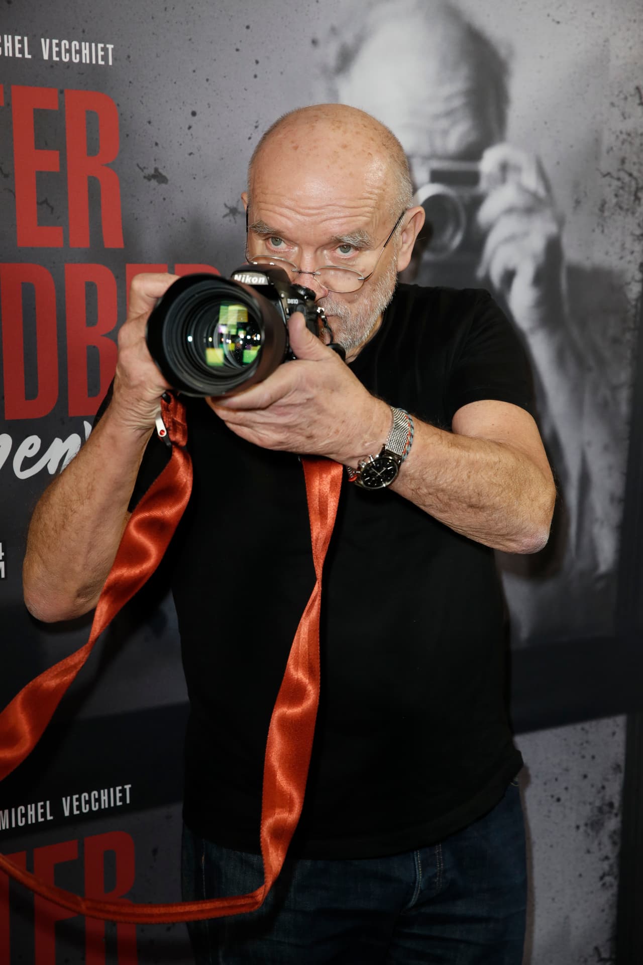 "Odio los retoques, odio el maquillaje. Siempre digo: '¡Quítate el maquillaje!' La cantidad de mujeres hermosas que me han pedido que alargue sus piernas o mueva sus ojos más lejos… no lo creerías. Es una cultura de locura", expresó Lindbergh
<b> </b>en entrevista con Vogue.