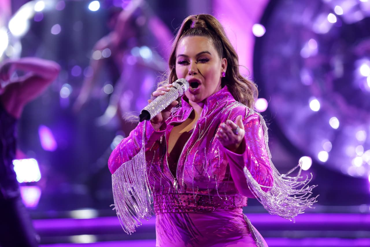 Todo su outfit hizo, literalmente, hizo brillar a Chiquis Rivera en la segunda noche de MQB All Stars.