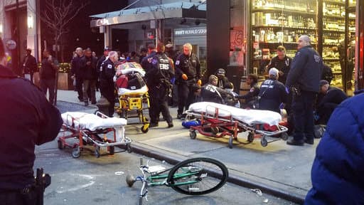 La escena de un tiroteo frente a una licorería al lado del hotel Hyatt Herald Square.