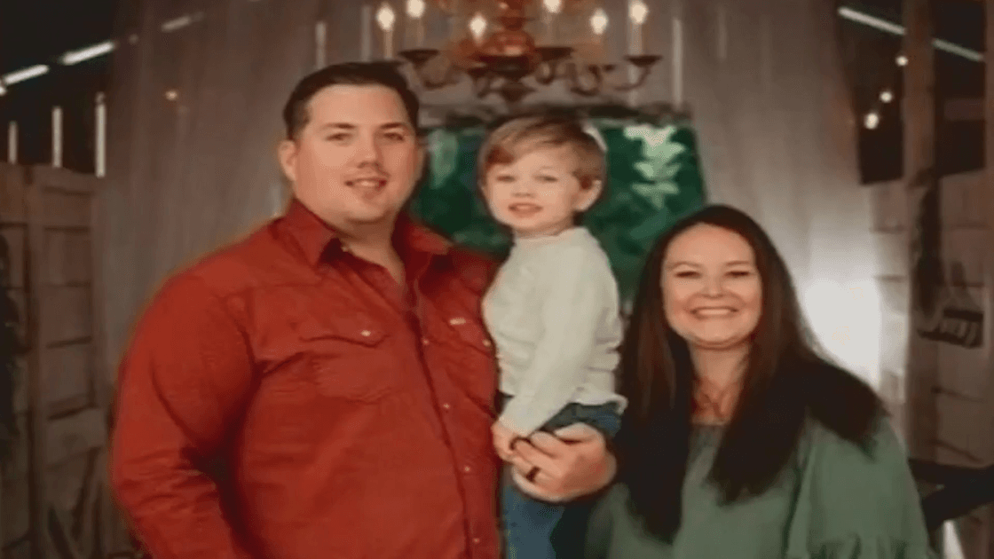 El hijo de 2 años también estaba en la casa en ese momento, pero no resultó herido.