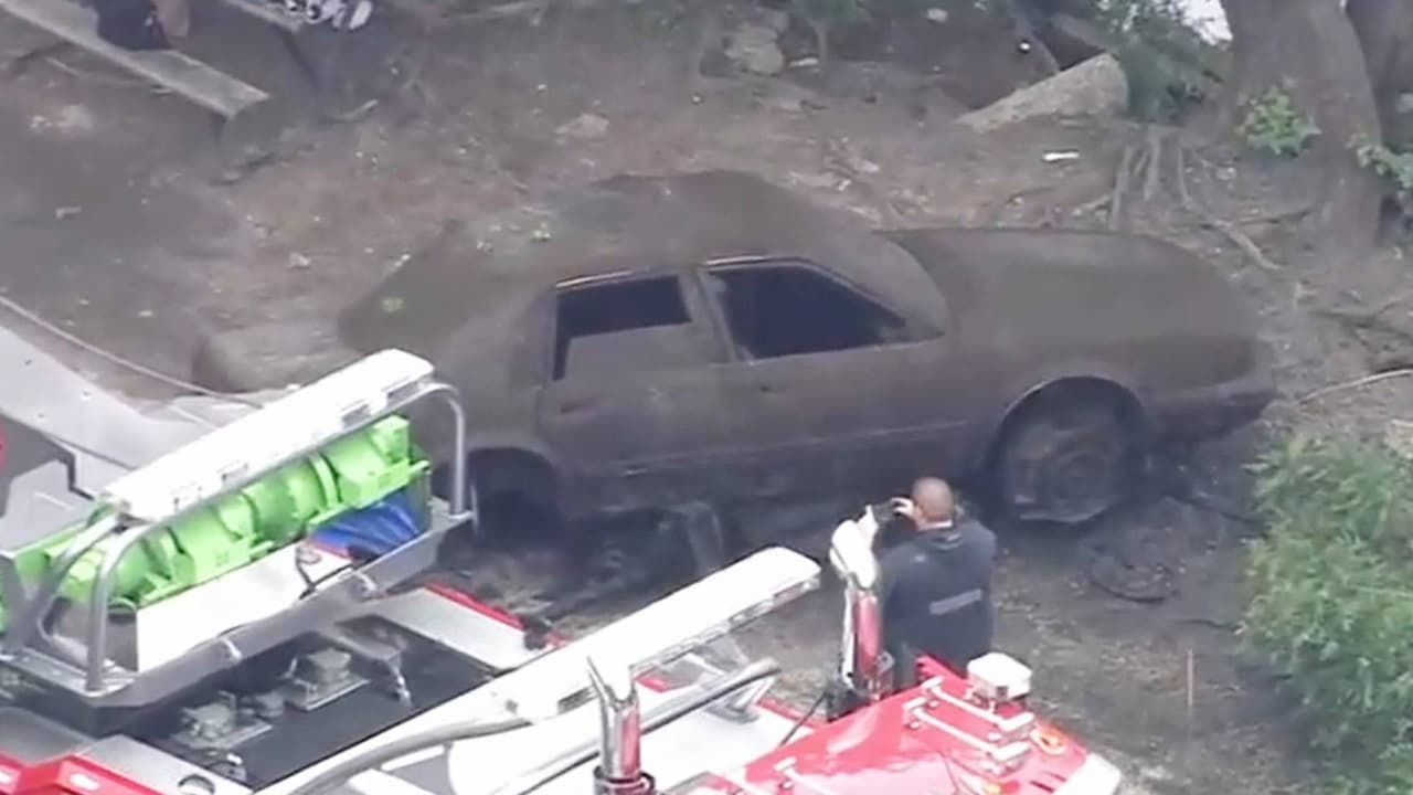 Sacan dos autos del Cooper River y encuentran un cuerpo dentro de uno de ellos