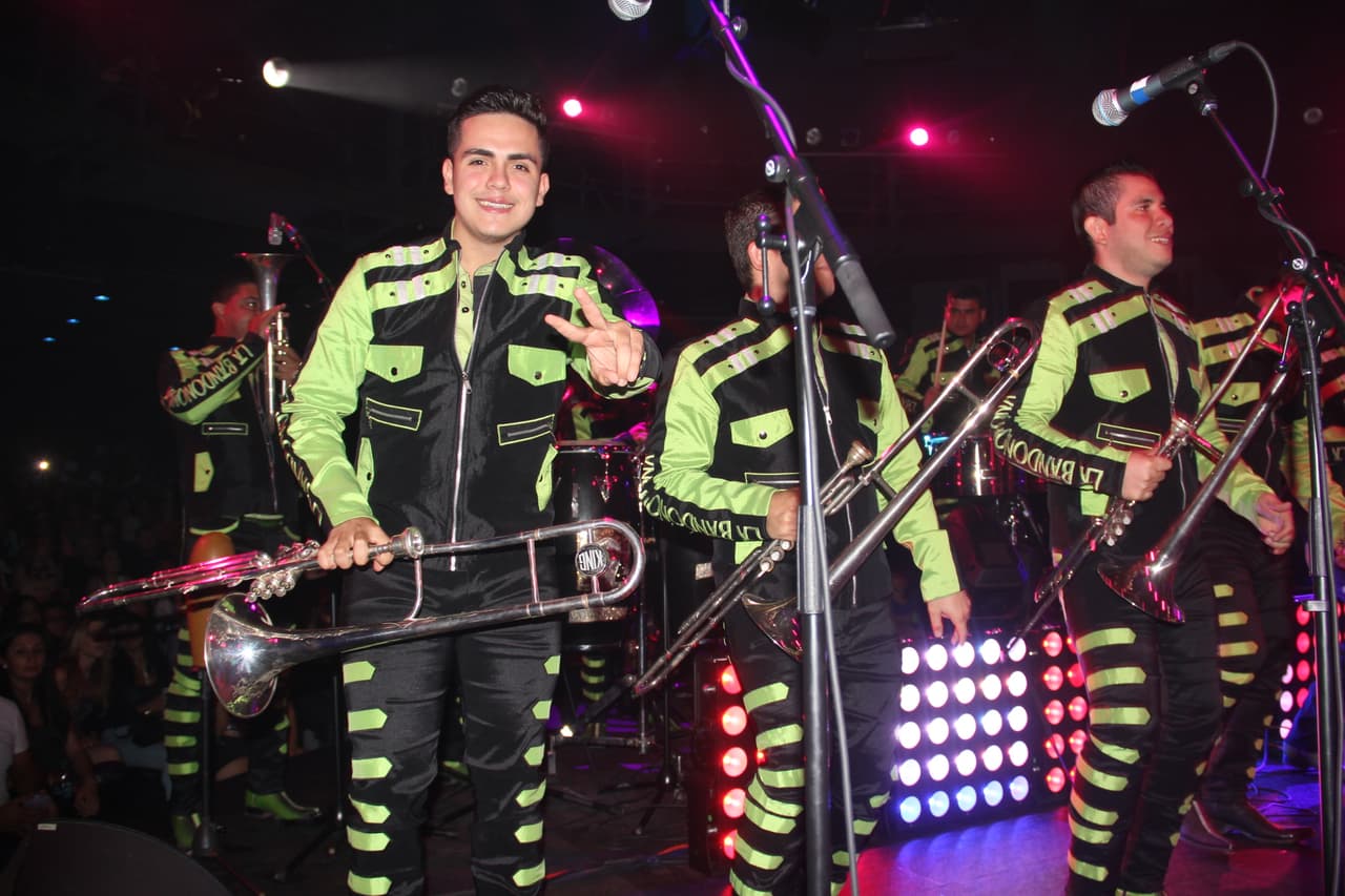 Con sus más recientes éxitos “Mil veces te quiero” y “Qué machín”, la Banda Rancho Viejo puso a bailar a toda su fanaticada en el Concierto Privado de la 105.9 y Univisión Arizona.