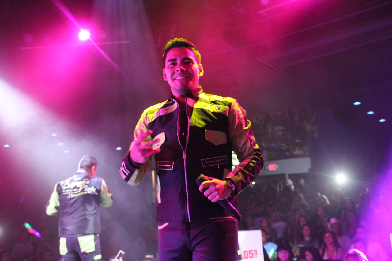 Con sus más recientes éxitos “Mil veces te quiero” y “Qué machín”, la Banda Rancho Viejo puso a bailar a toda su fanaticada en el Concierto Privado de la 105.9 y Univisión Arizona.