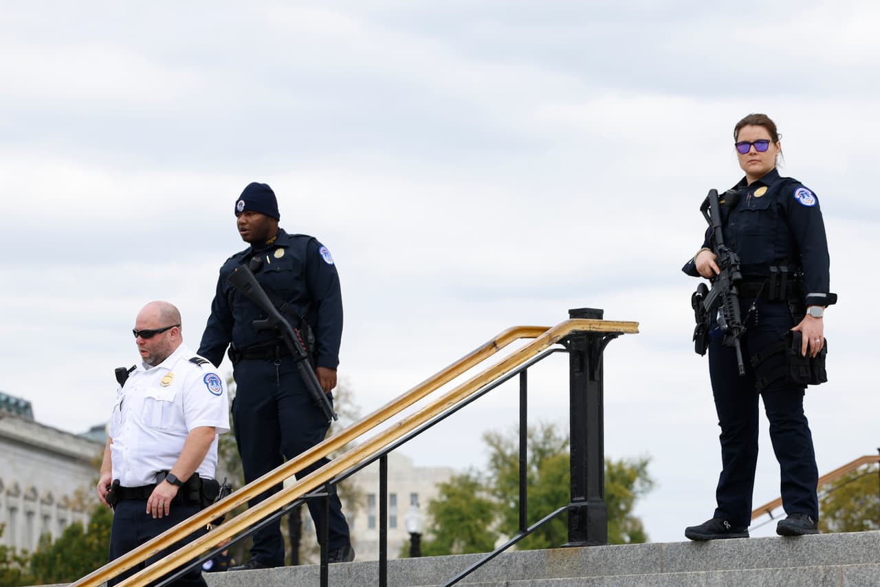 En el operativo, fue necesaria la ayuda de agentes de los departamentos de policía de los condados de Fairfax, Virginia, Montgomery y Maryland.