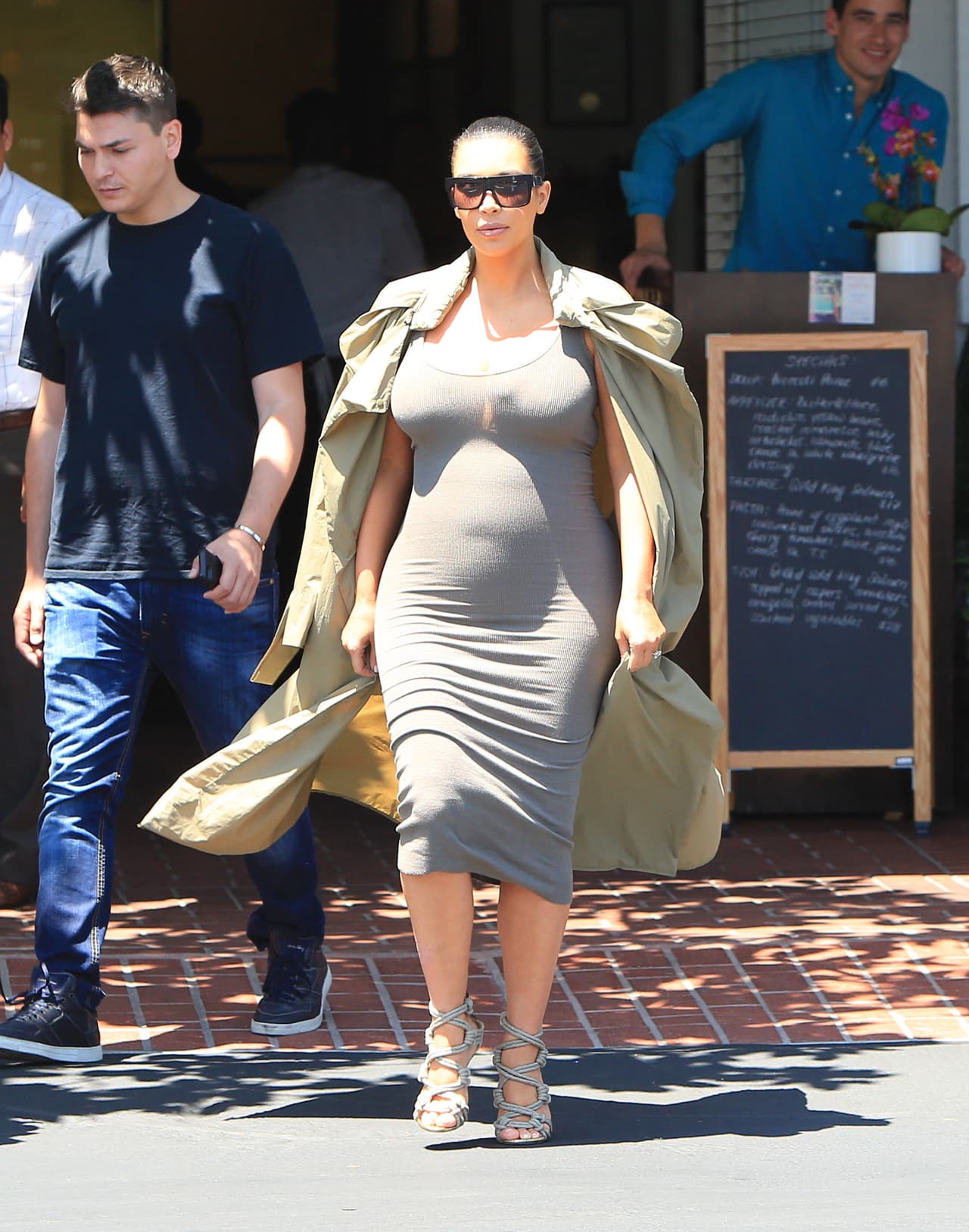 Recordemos que cuenta con algunos meses de embarazo.