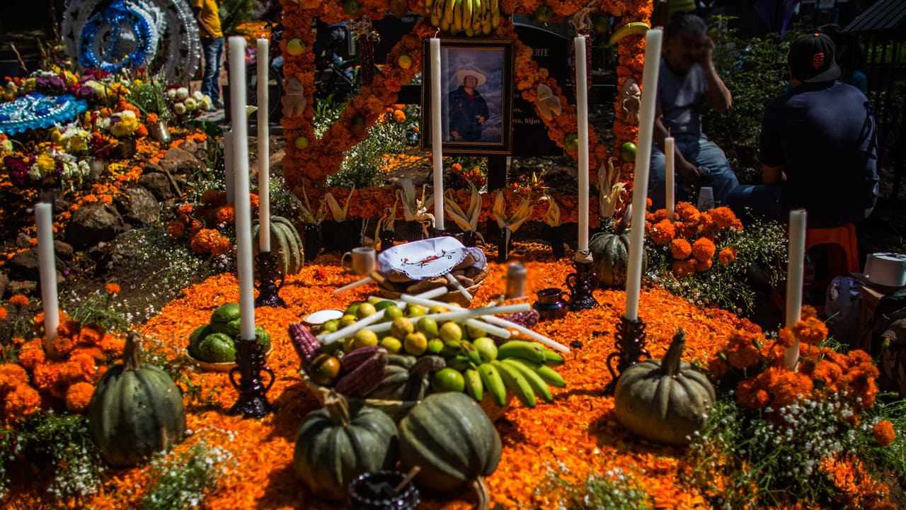 Otra forma de guiar a las almas hacia el altar es por medio de los caminos o alfombras de flores.