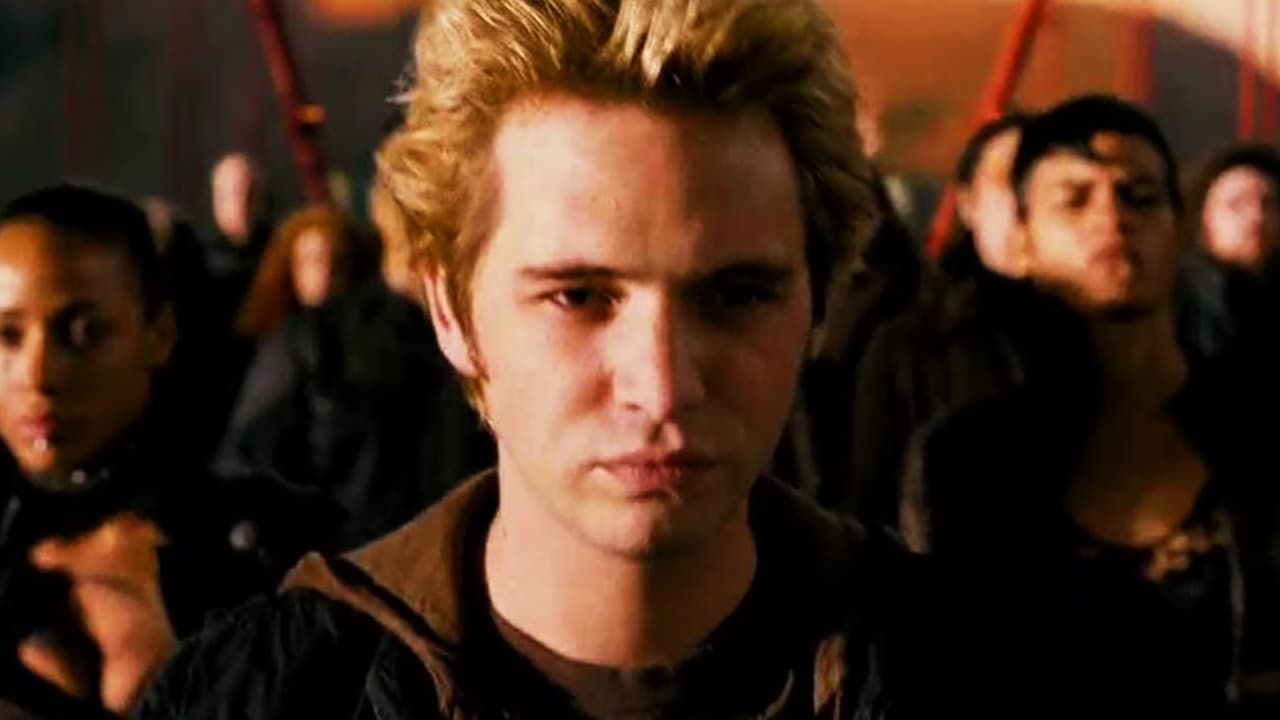 Aaron Stanford regresa como Pyro.