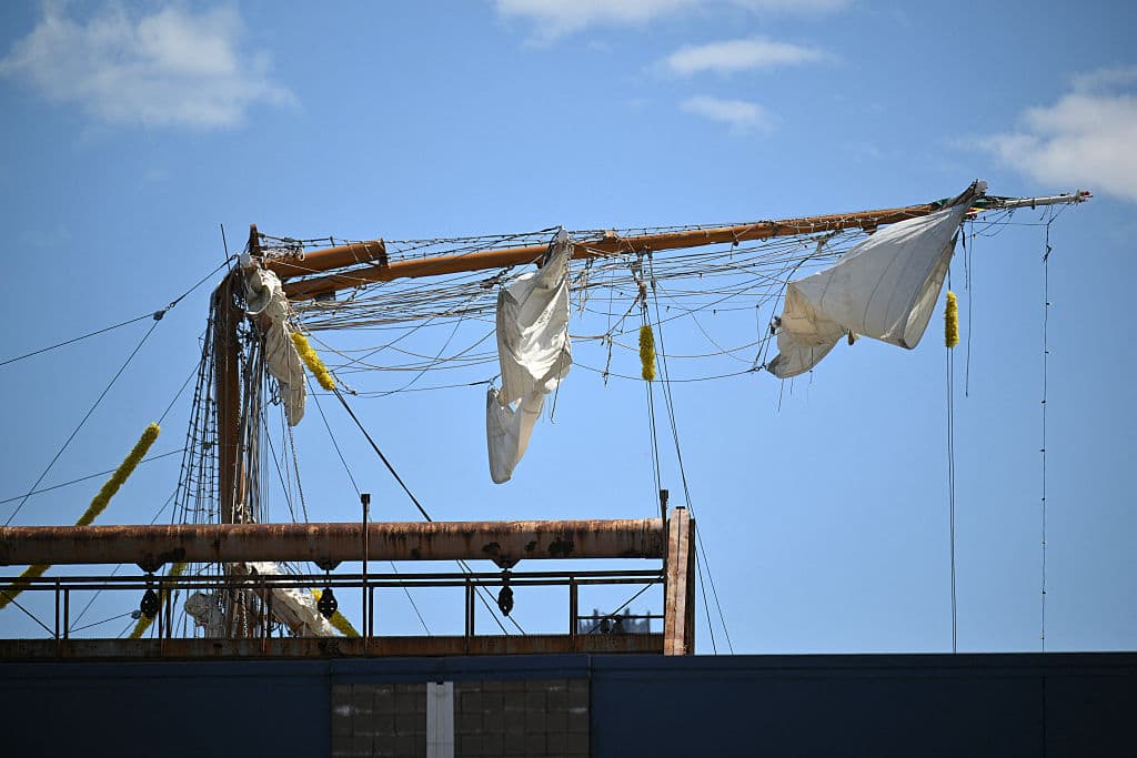 La investigación se centrará en tres elementos principales:
<b>el estado de los motores del buque, las condiciones ambientales durante la colisión y el desempeño de la tripulación</b>. La NTSB coopera con el gobierno mexicano para acceder a las grabadoras del navío.