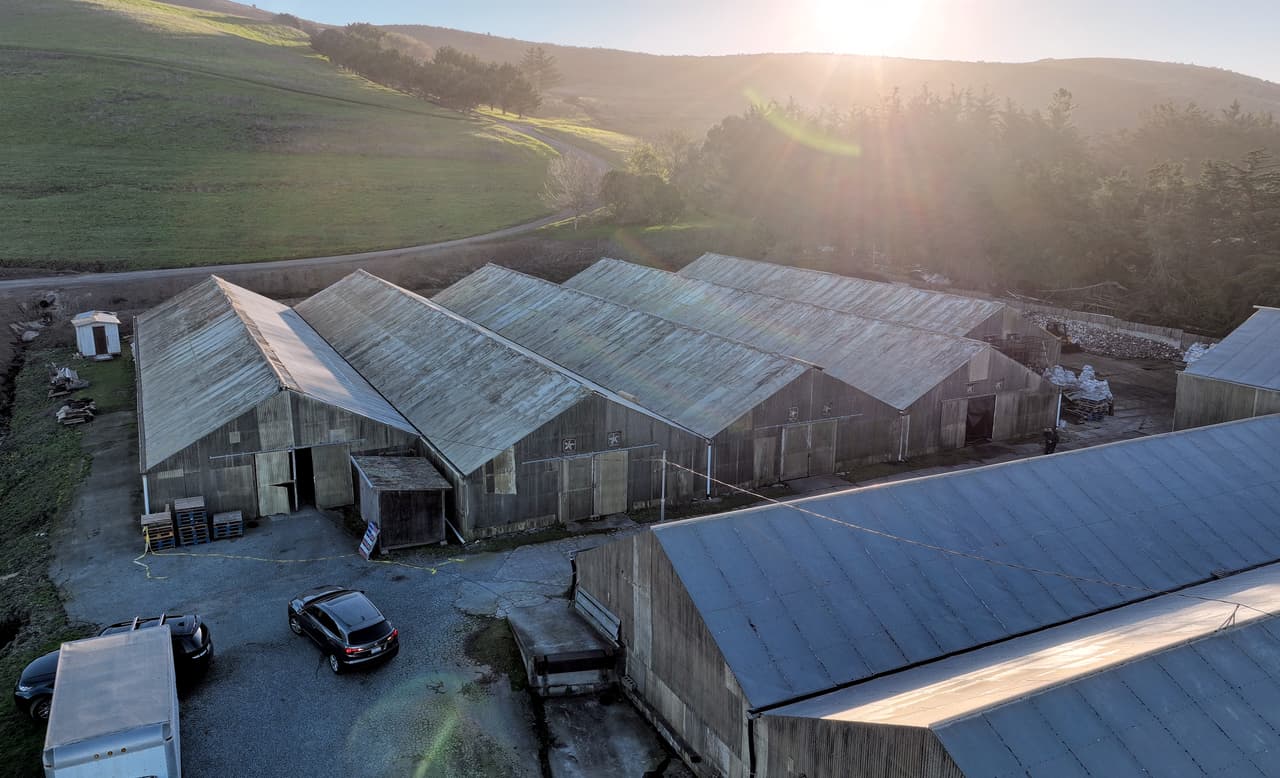 Minutos después, tres víctimas mortales más fueron halladas sin vida en la cuadra 2100 de Cabrillo Highway South, en las instalaciones de Concord Farms.