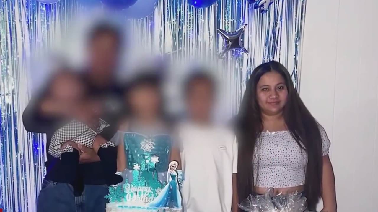 Madre de tres hijos detenida por ICE en parada de autobús escolar