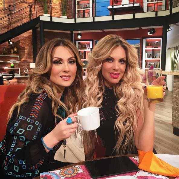 Tan guapas nuestras invitadas Nora Salinas y Lorena Herrera.