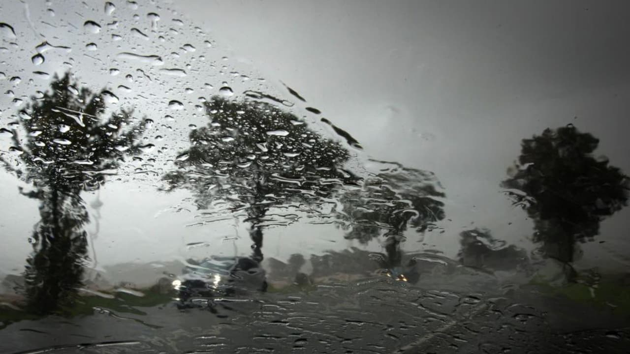 Debes estar preparado, pues la temporada de tiempo severo en el norte de Texas está comenzando ahora en marzo y seguirá hasta mayo con la probabilidad de granizo, tormentas fuertes y hasta tornados. 
<br>