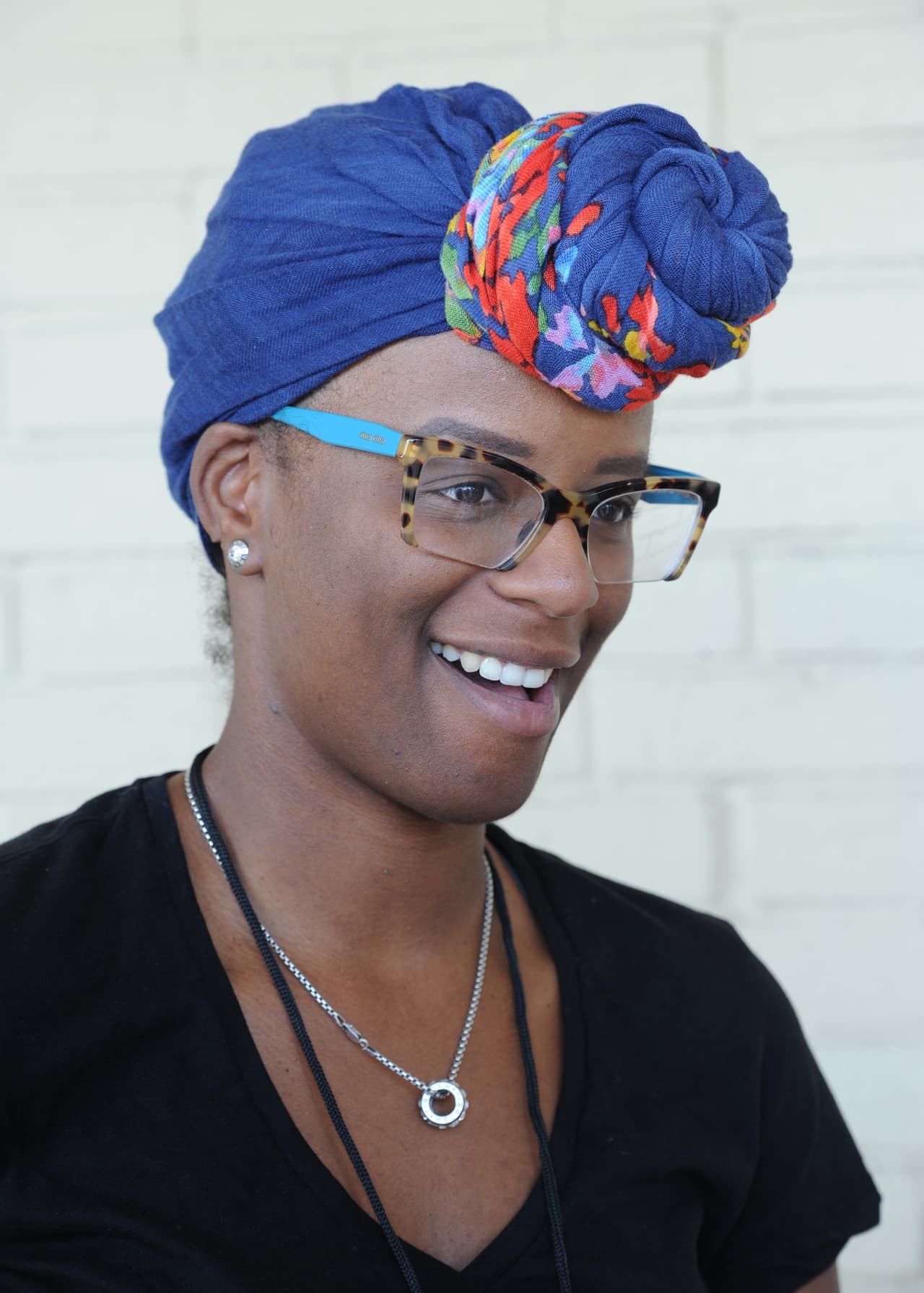 Reyna es una estudiante de origen haitiano de 20 años. "Marcho porque creo que tenemos que asegurarnos de que se respeten los derechos humanos y creo que, como seres humanos, debemos tener las mismas oportunidades y la misma representación. Marcho porque hay que acabar con el patriarcado, con la misoginia. Marcho por mí y por las mujeres que no pueden marchar para que todas podamos tener un mejor futuro". La joven asegura que cuando Donald Trump ganó las elecciones pasó por diferentes sentimientos: de la incredulidad, a la rabia y la determinación. "Después decidí canalizar mi rabia para salir y hacer cambios, organizar mi comunidad y tratar de cambiar las cosas".