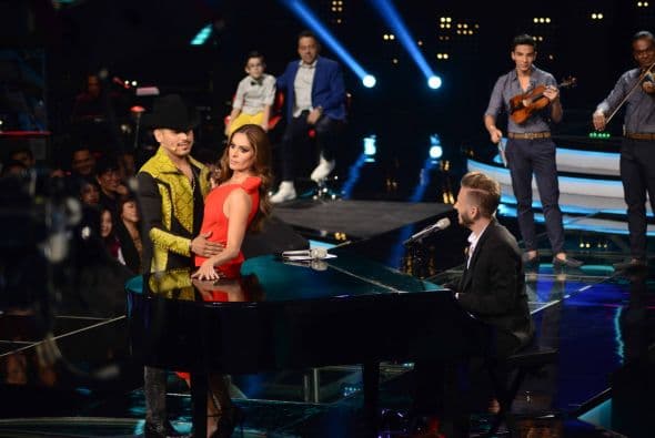 ¿Espinoza o Cristian? Ambos cantantes trataron de explicar cómo se seduce a una dama y dieron tremenda clase de consejos, los cuales aplicaron con la bella Galilea Montijo.