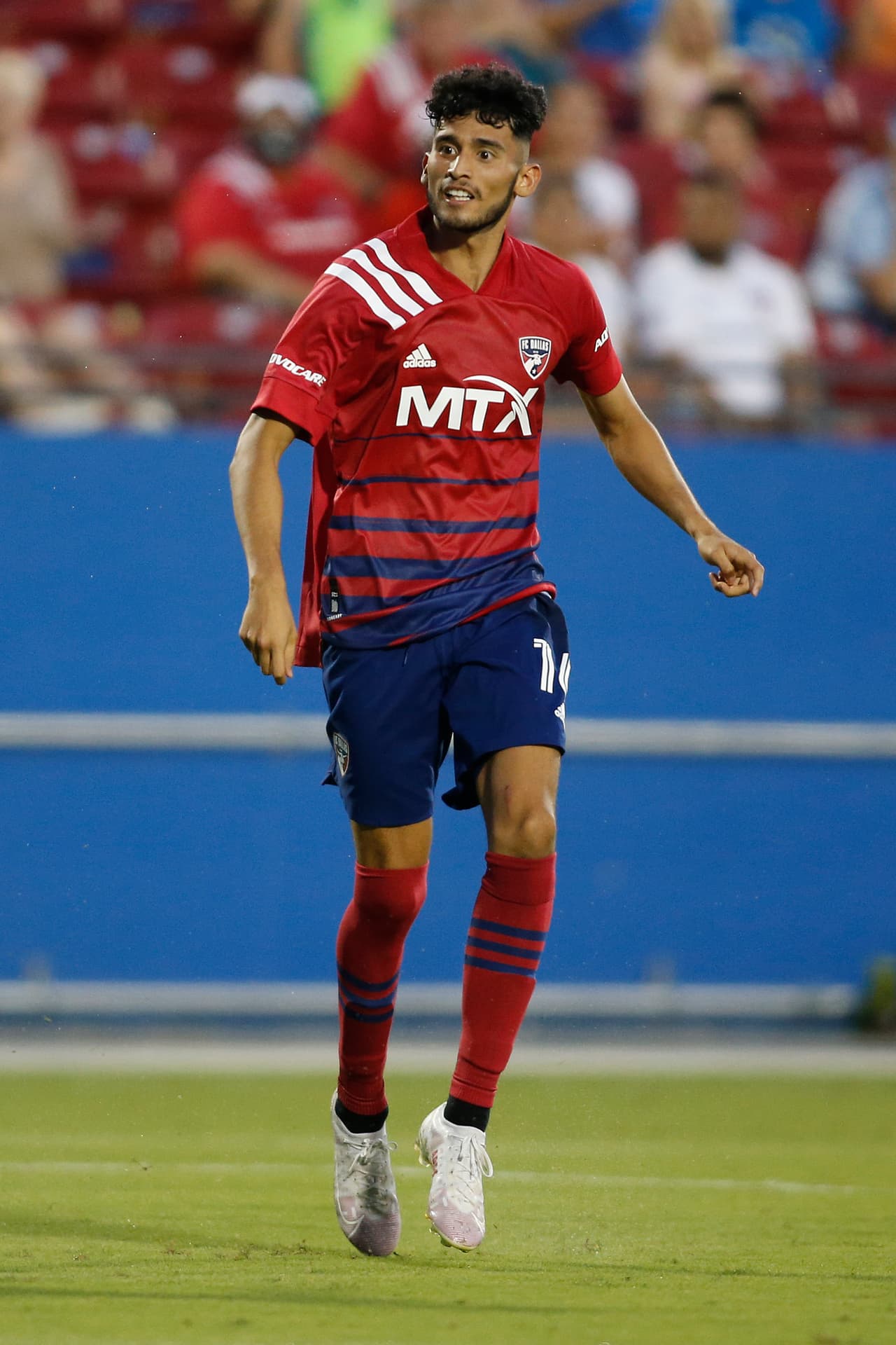 Para dobletes, el de Ricardo Pepi. FC Dallas sorprendió al imponerse 2-1 a New England Revolution, líder de la Conferencia Este.
<br>