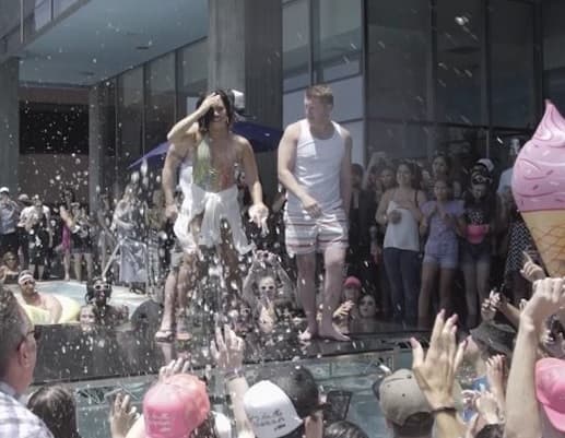 El material de la caída se hizo viral en la red.